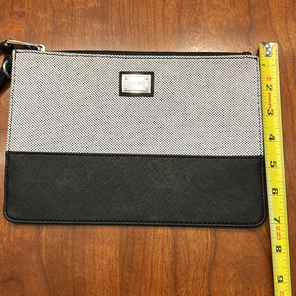 Calvin Klein Textured Black/White Large Wristlet NWOT - Picture 7 of 7